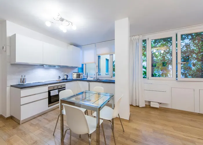 Housmart Val D'aposa 5 شقة *