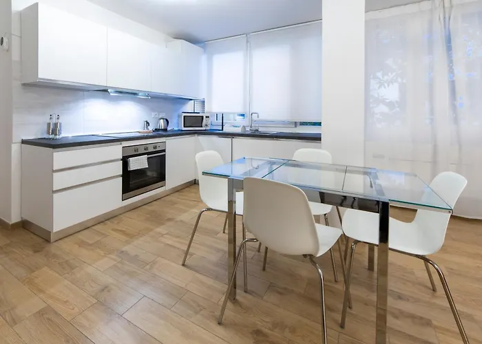 Housmart Val D'aposa 5 شقة *